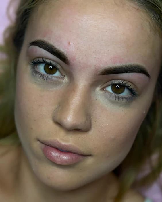 Resultado de micropigmentación de cejas con técnica shading