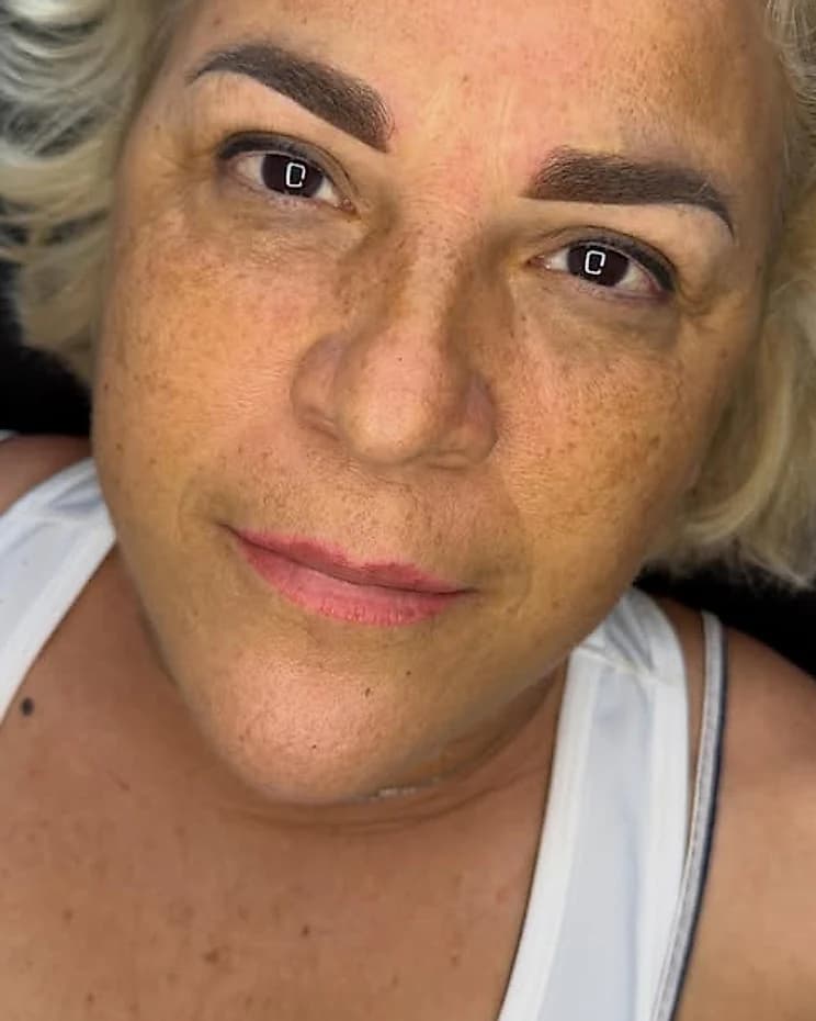 Cejas con micropigmentación pelo a pelo de aspecto natural